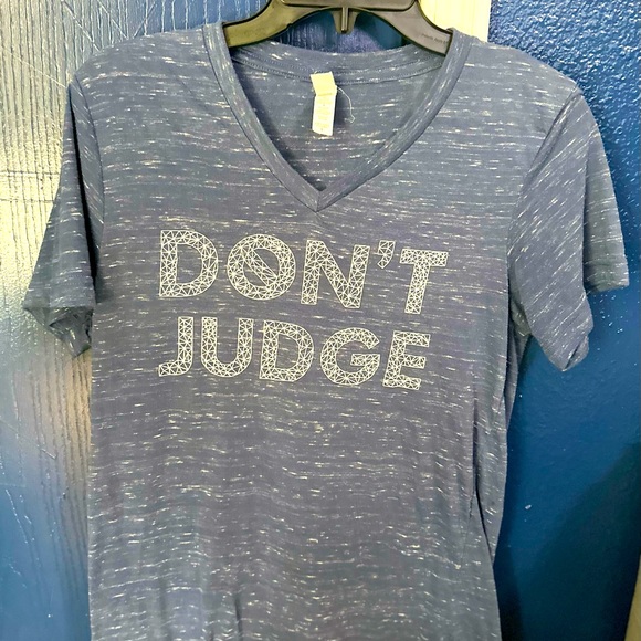 Qty 2 Graphic T’s in Size Small - Picture 4 of 6